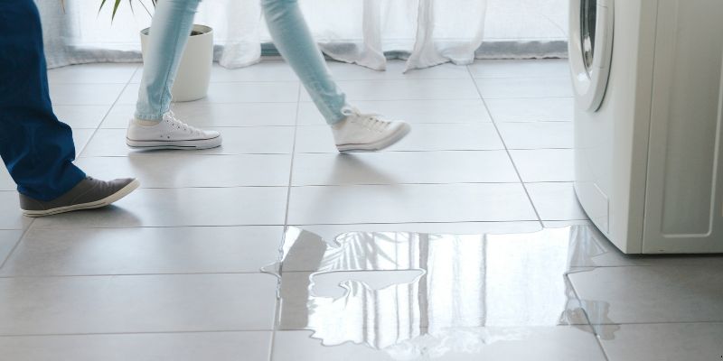 Máquina de lavar vazando água quando enche em Uberaba